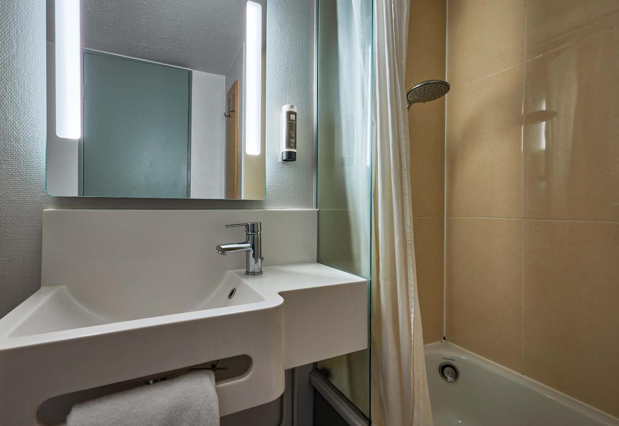 B&B Hotel Cherbourg Экстерьер фото